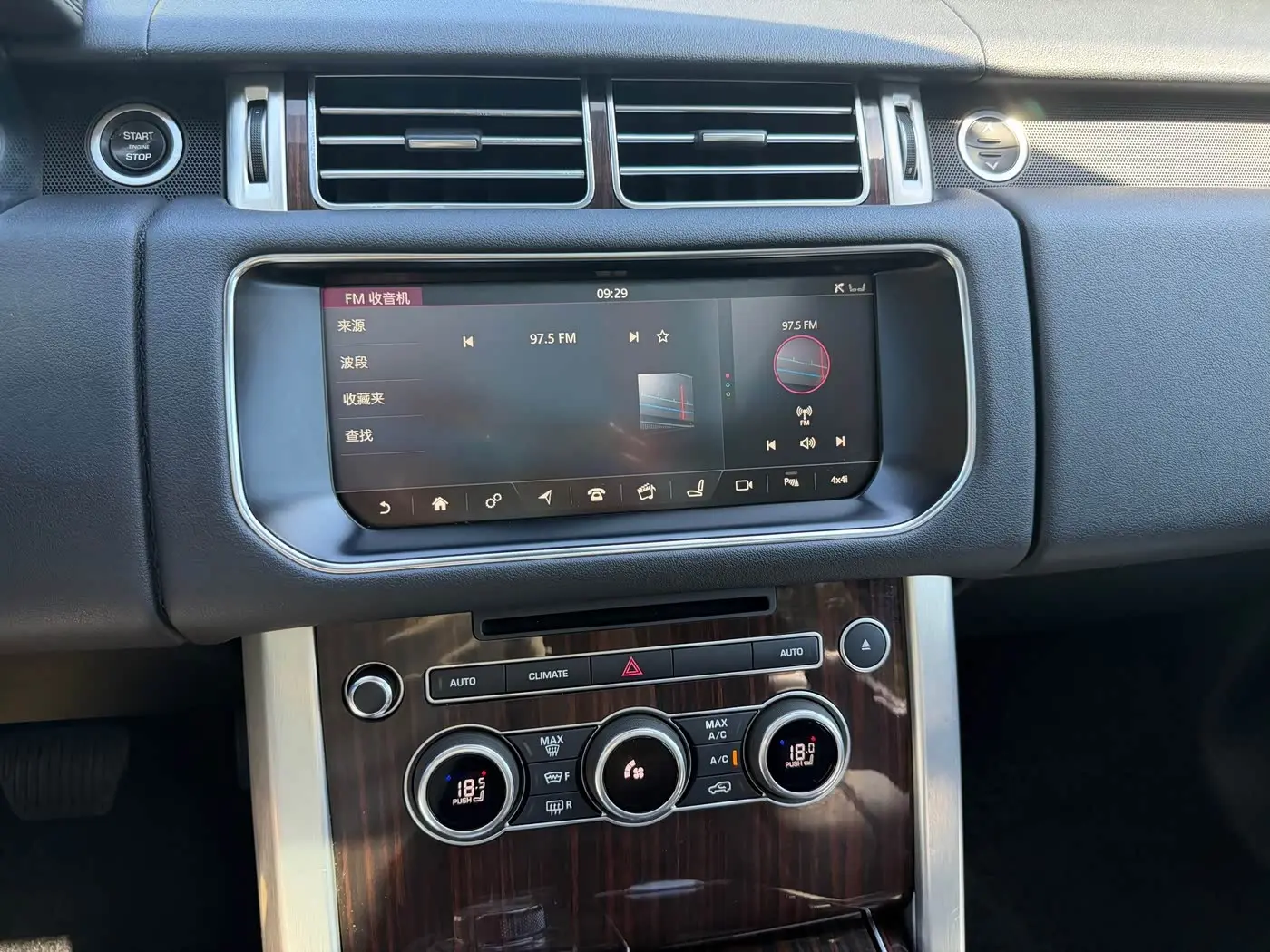 Land Rover Range Rover 2018 — Photo 10/20