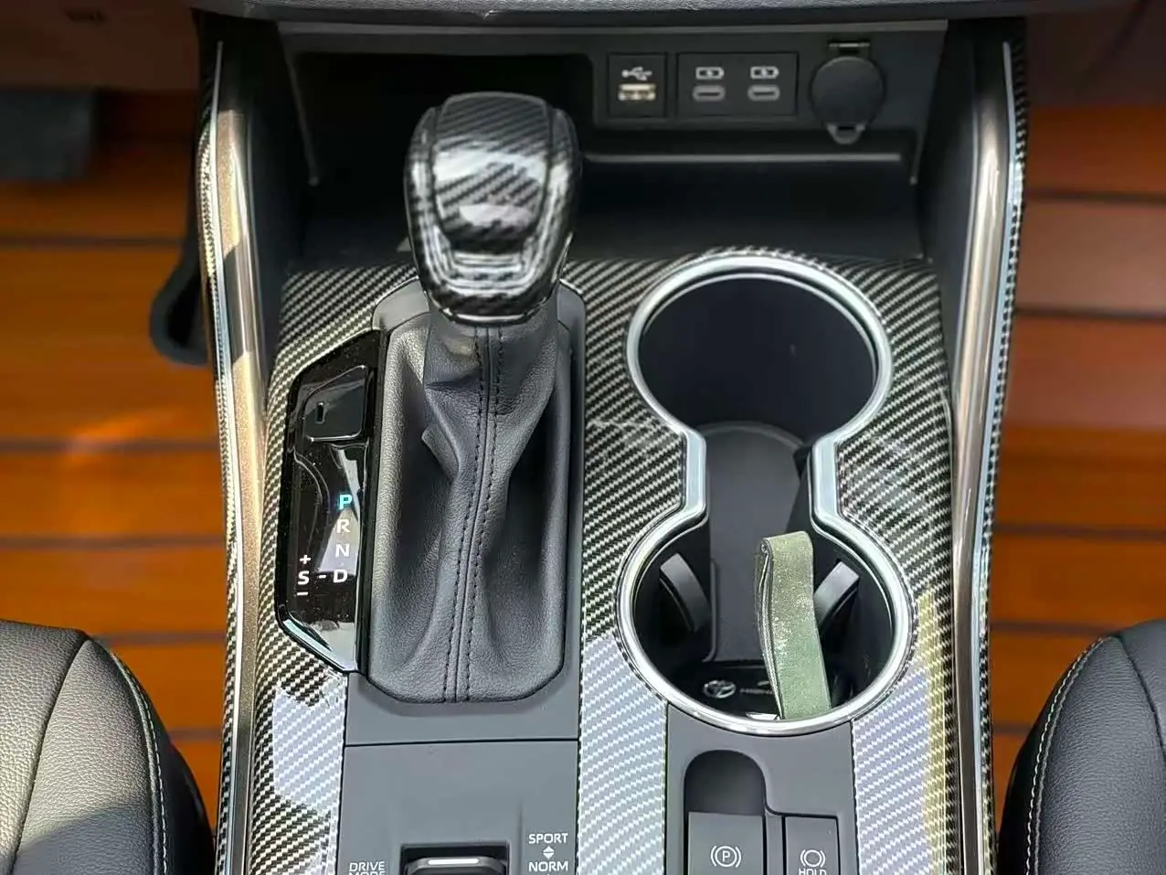 Toyota Highlander 2023 — Photo 8/20