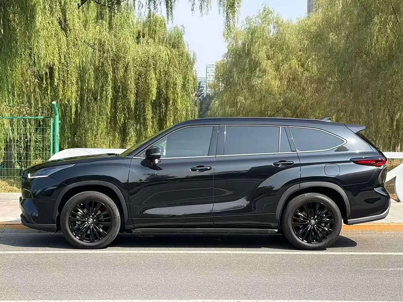 Toyota Highlander 2023 — Photo 17/20