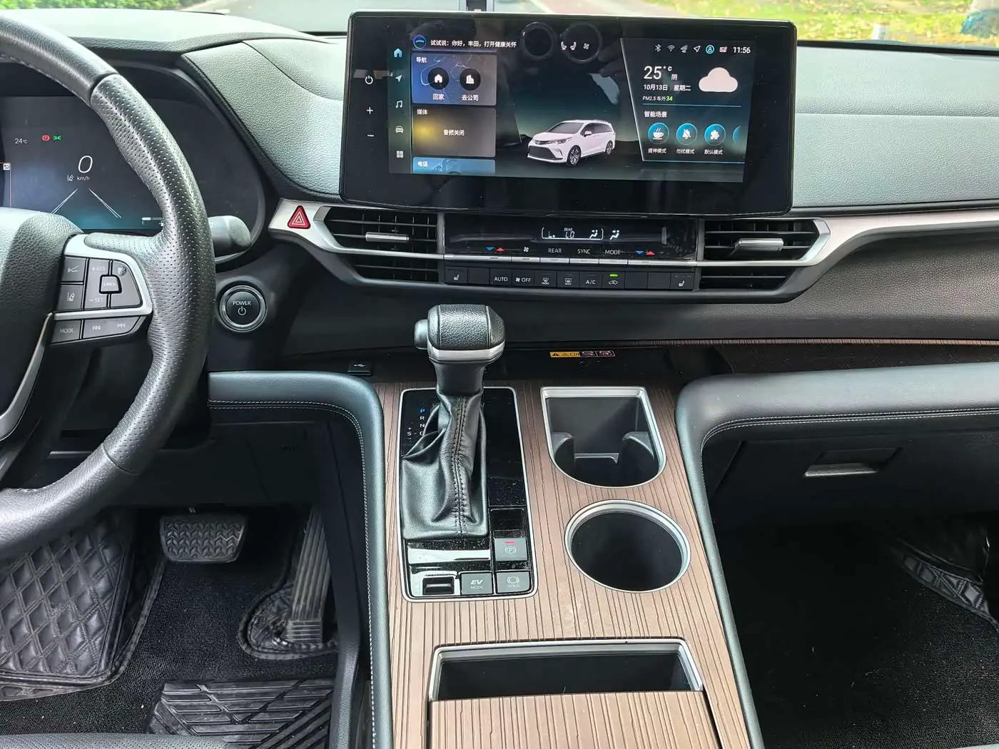 Toyota Granvia 2024 — Photo 13/16