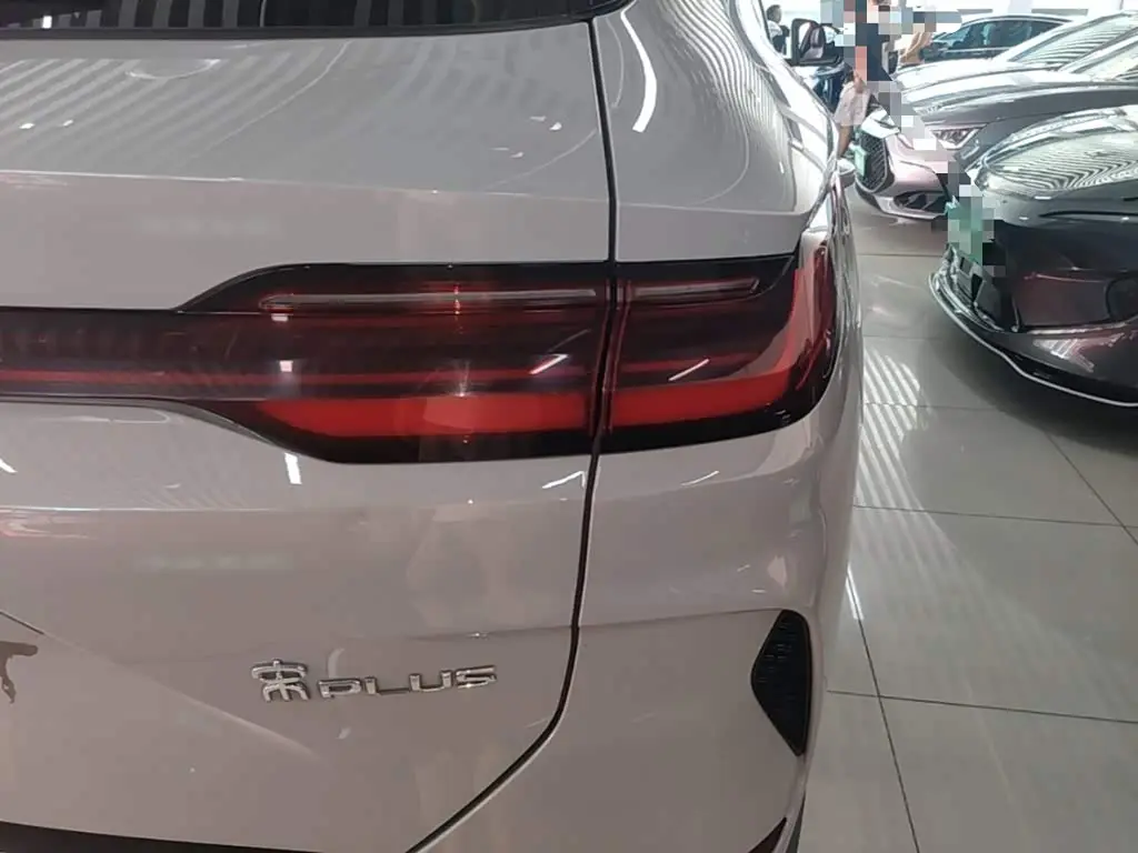 BYD Song PLUS PHEV 2024 — Photo 8/20