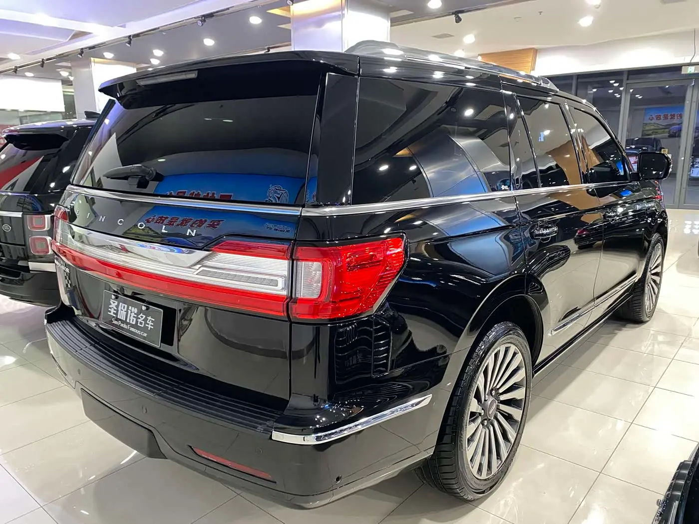 Lincoln Navigator 2022 — Photo 6/17