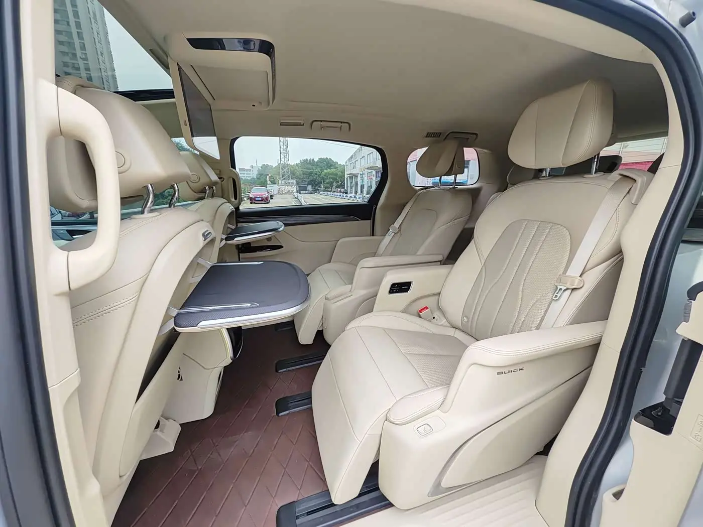 Buick GL8 New Energy 2025 — Photo 8/16
