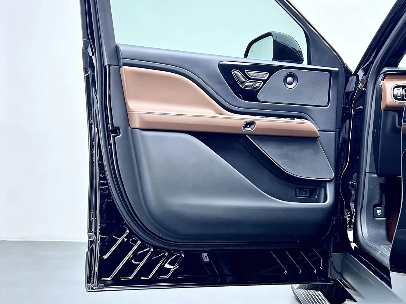 Lincoln Aviator 2022 — Фото 7/20