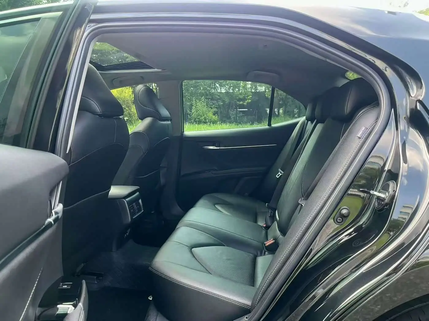 Toyota Camry 2021 — Photo 6/9