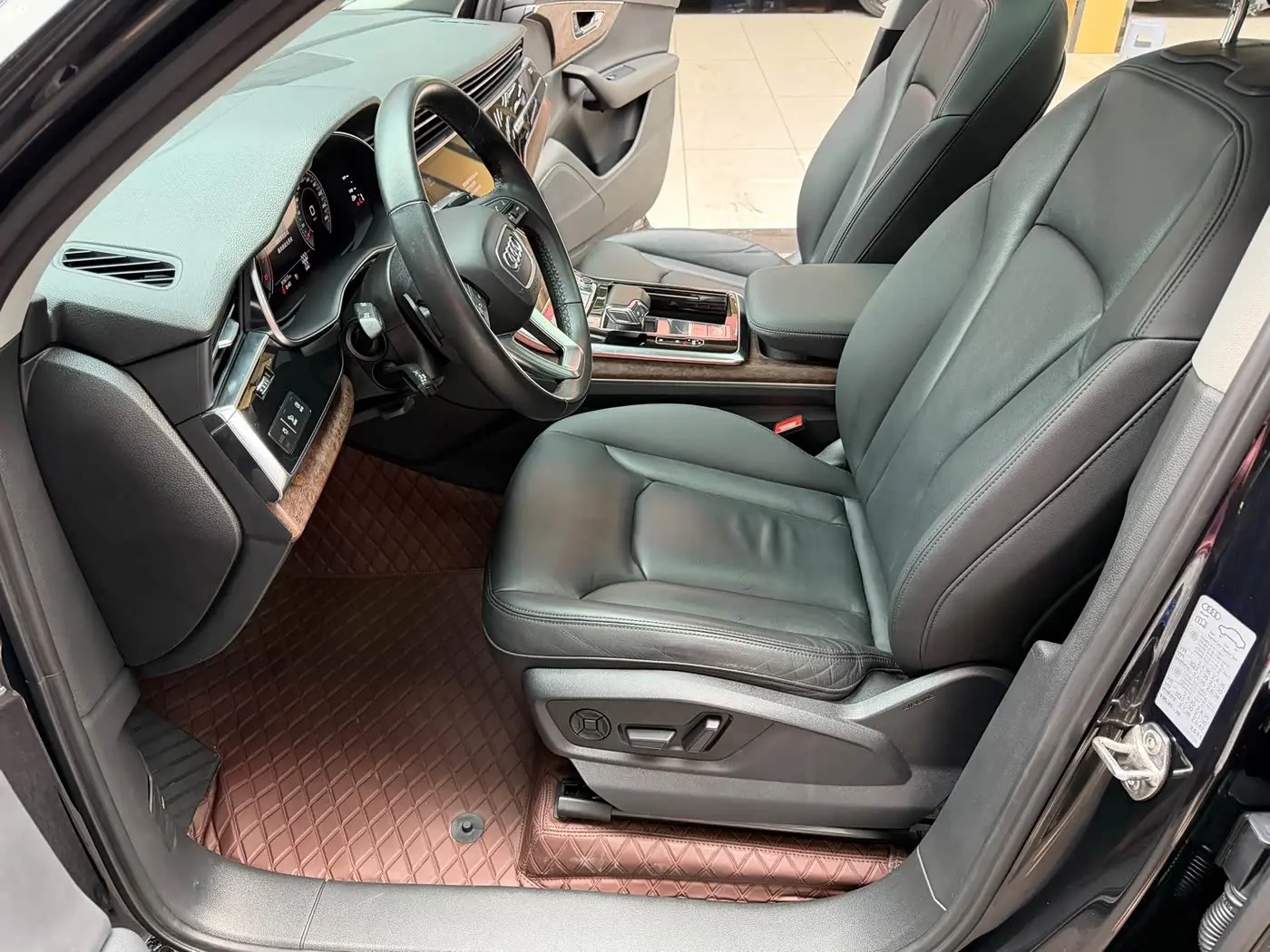 Audi Q7 2021 — Photo 8/20