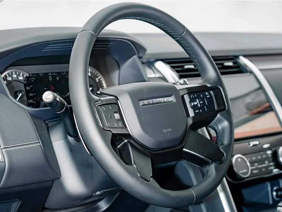 Land Rover Discovery 2023 — Фото 9/20