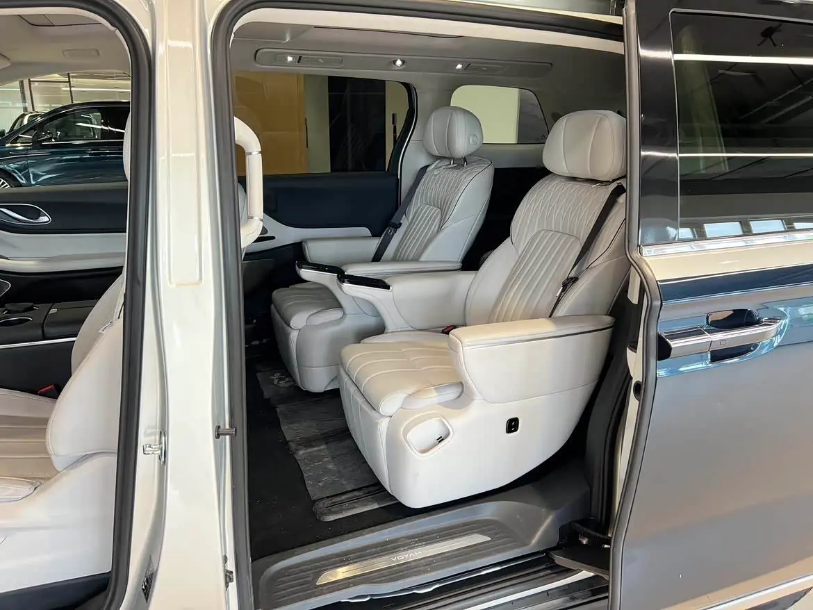Voyah Auto Voyah Dreamer 2025 — Photo 11/17