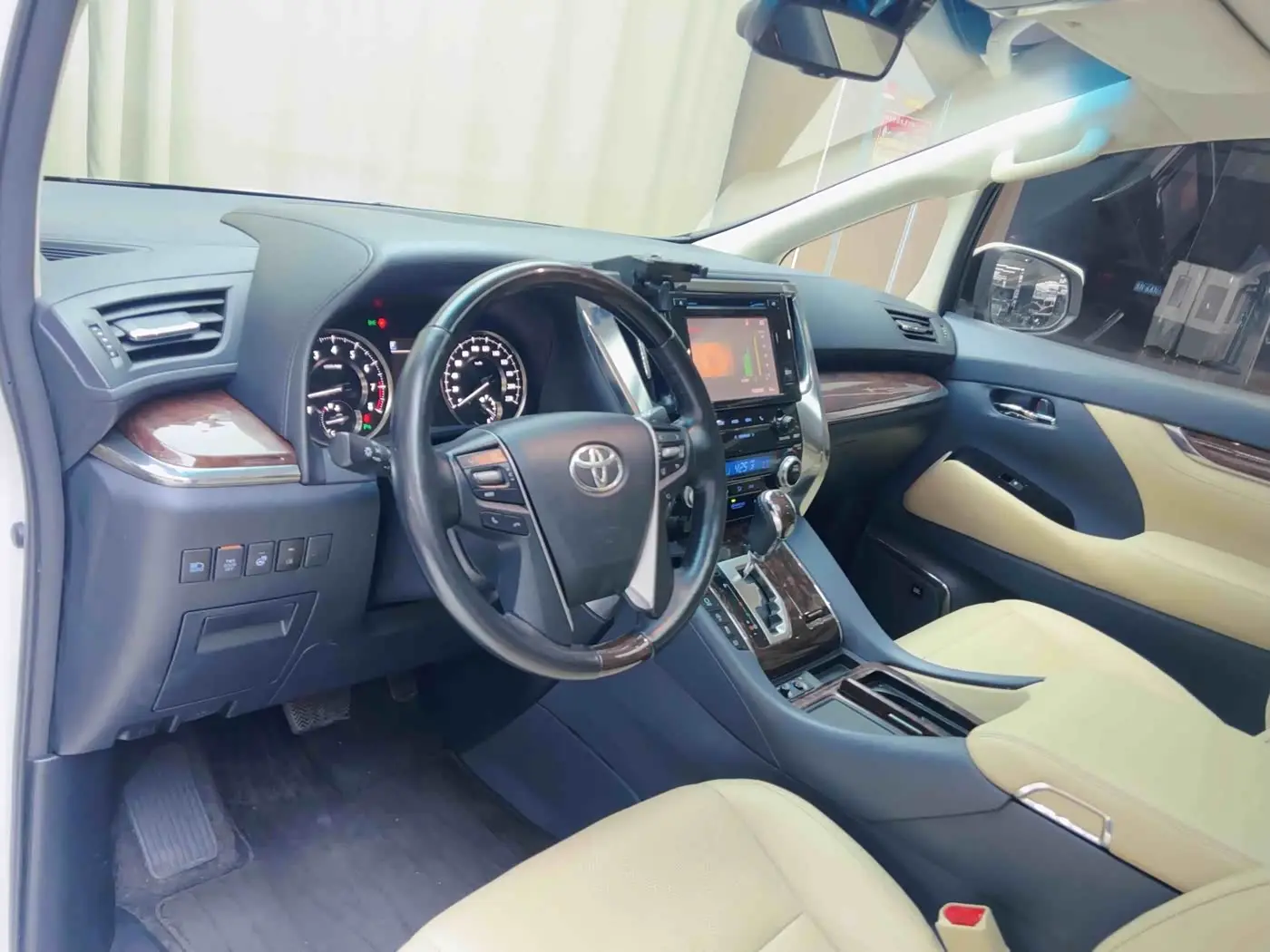 Toyota Alphard 2019 — Şəkil 11/20
