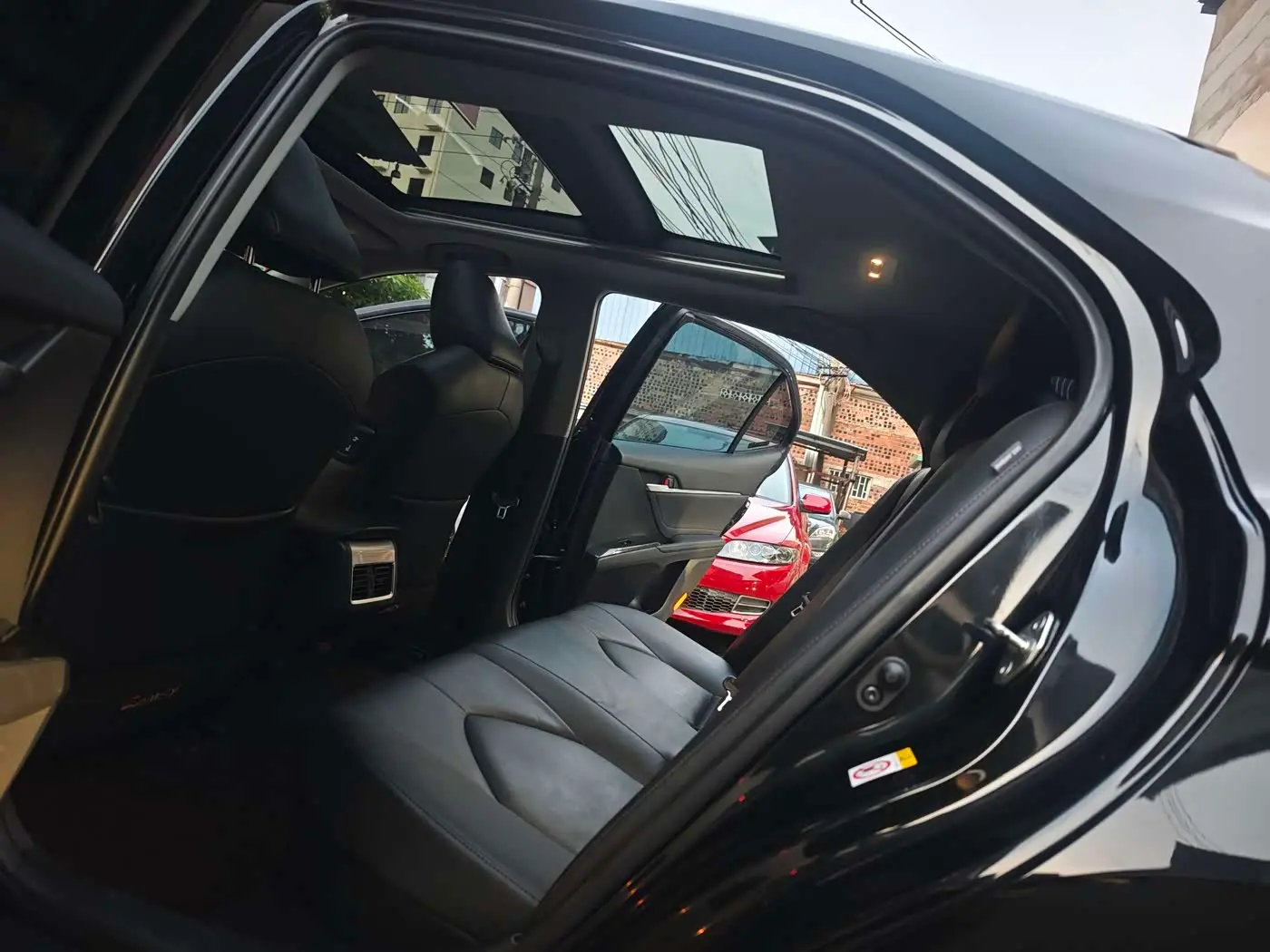 Toyota Camry 2018 — Şəkil 11/20