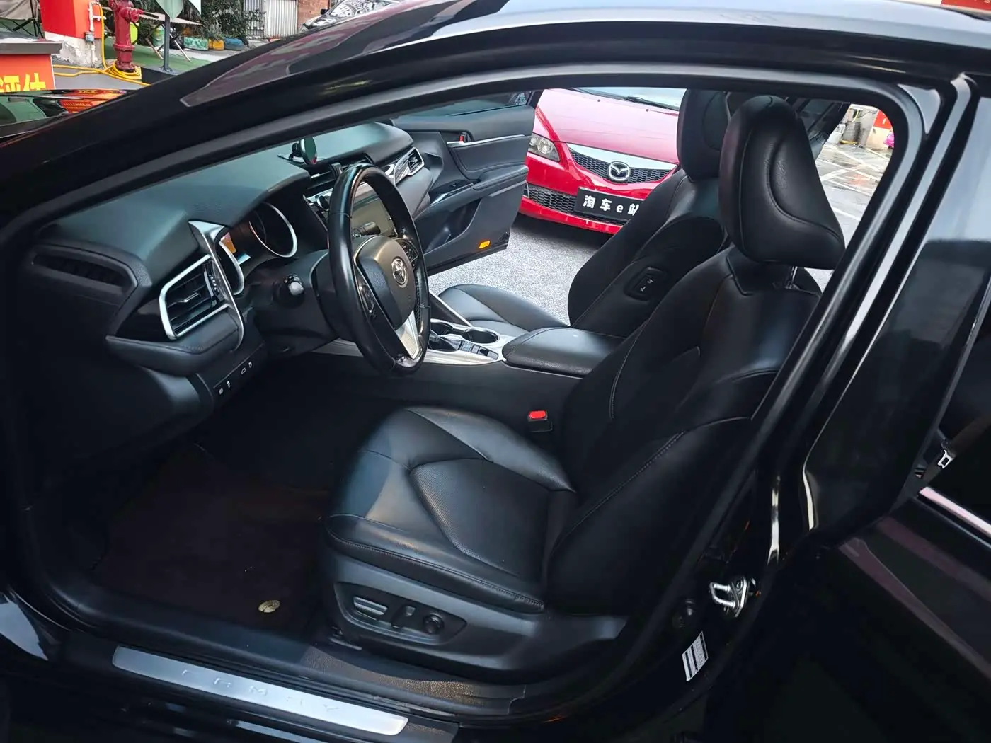 Toyota Camry 2018 — Şəkil 8/20