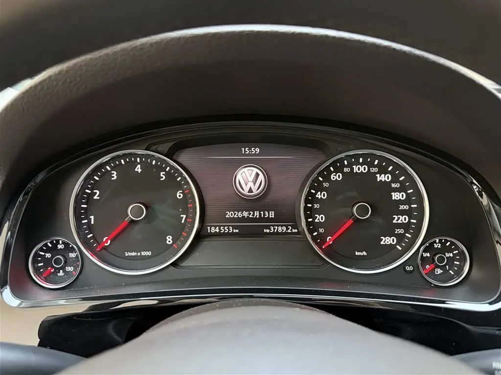 Volkswagen Touareg 2018 — Фото 11/20