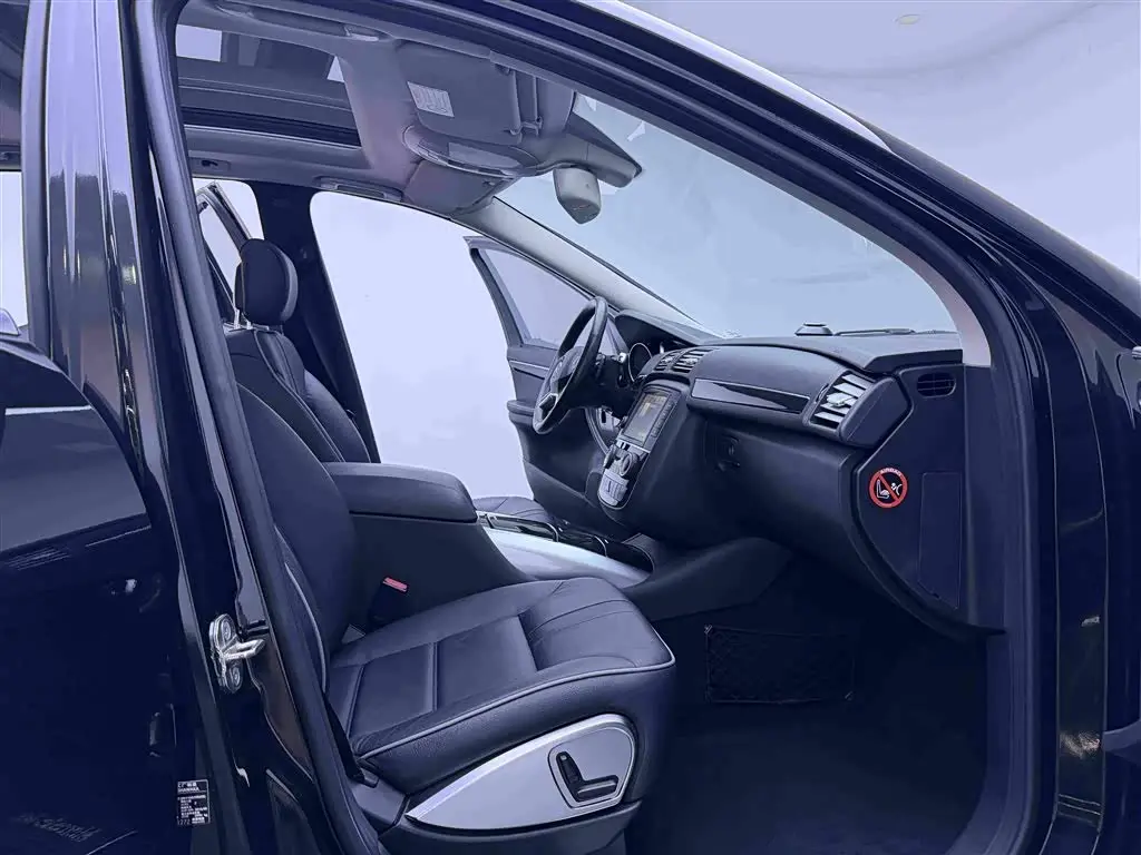 Mercedes-Benz R-Class 2017 — Фото 11/20