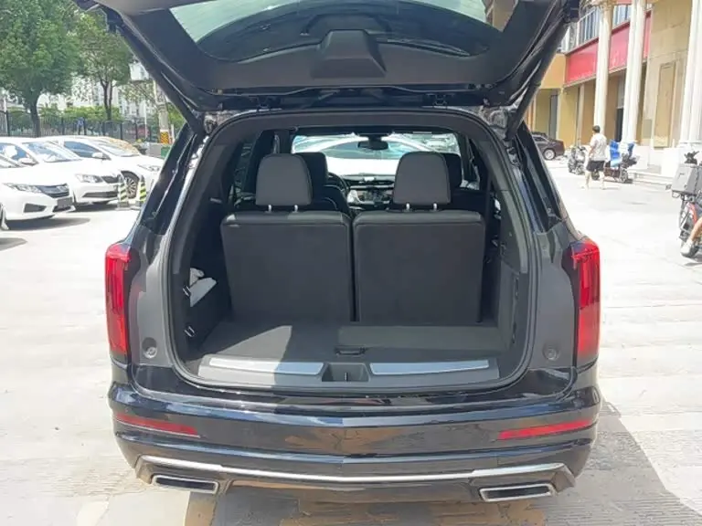 Cadillac XT6 2023 — Фото 12/20