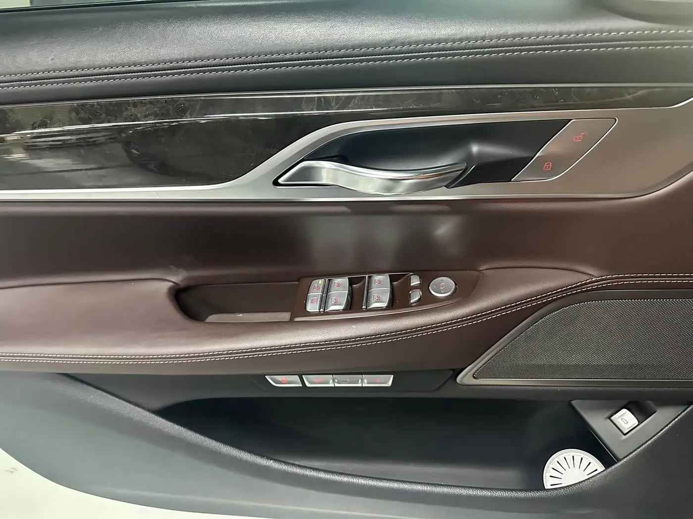 BMW 7 Series 2016 — Photo 16/18