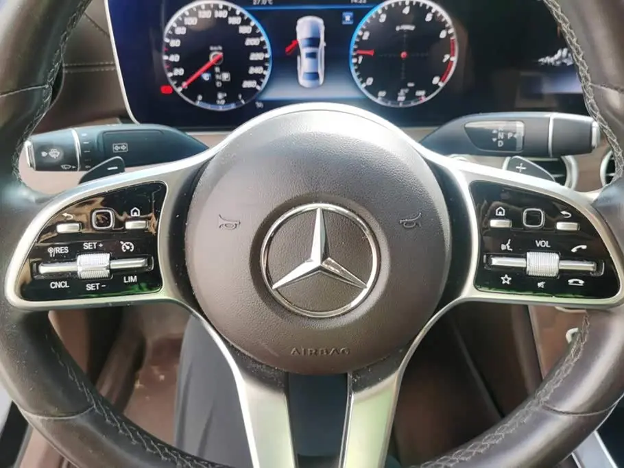 Mercedes-Benz E-Class 2019 — Фото 15/16