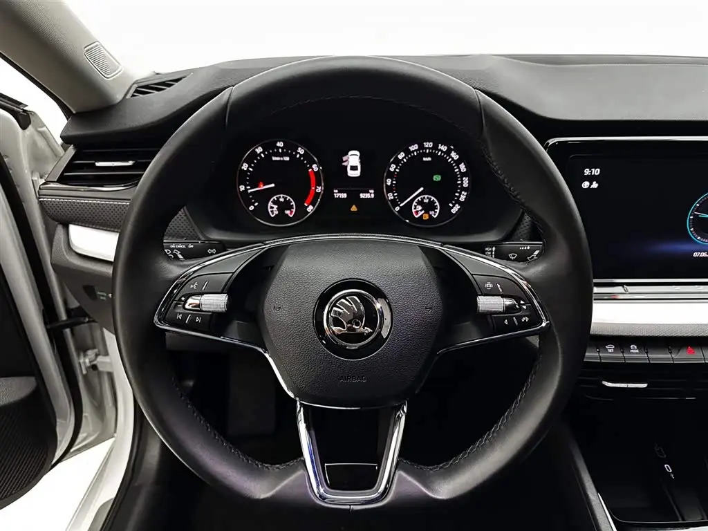 Škoda Octavia 2023 — Фото 19/20