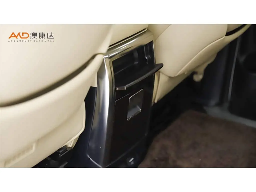 Toyota Alphard 2023 — Photo 10/11