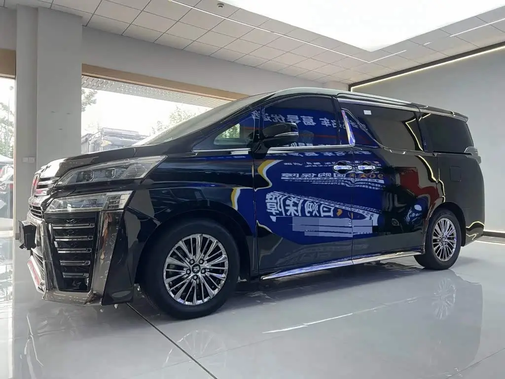 Toyota Vellfire 2021 — Photo 1/12