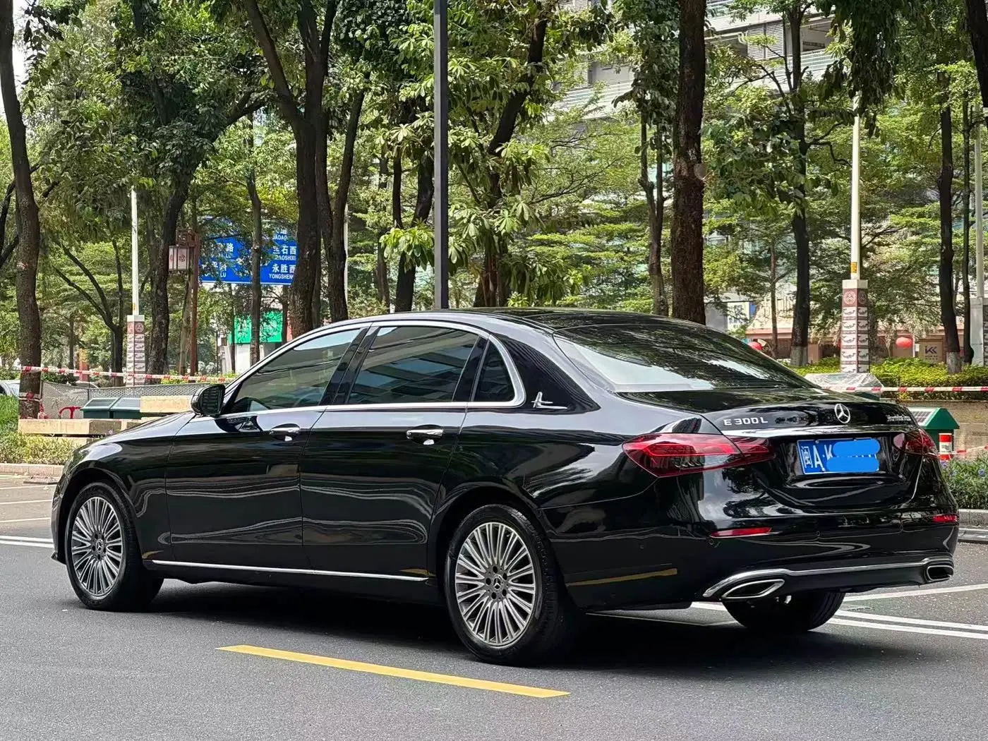 Mercedes-Benz E-Class 2023 — Photo 4/12