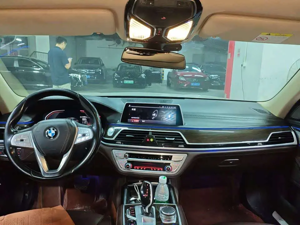 BMW 7 Series 2021 — Photo 4/10