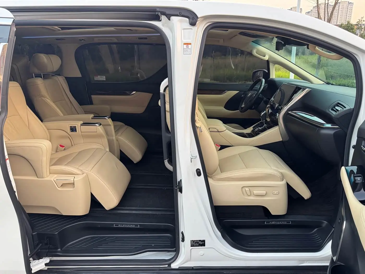 Toyota Alphard 2020 — Photo 12/20