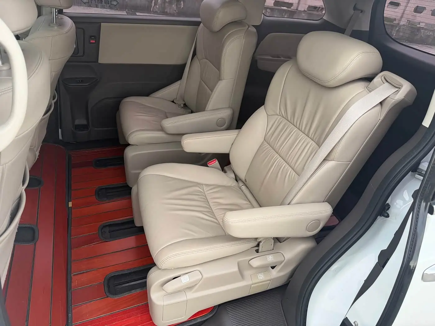 Honda Odyssey 2018 — ფოტო 17/20