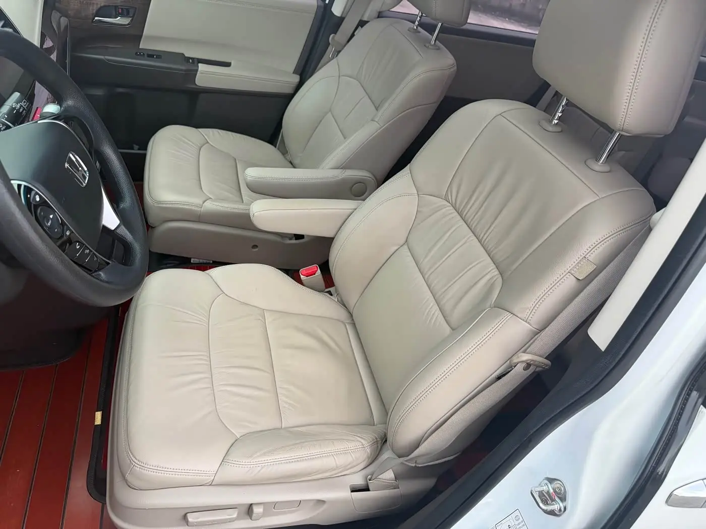 Honda Odyssey 2018 — ფოტო 16/20