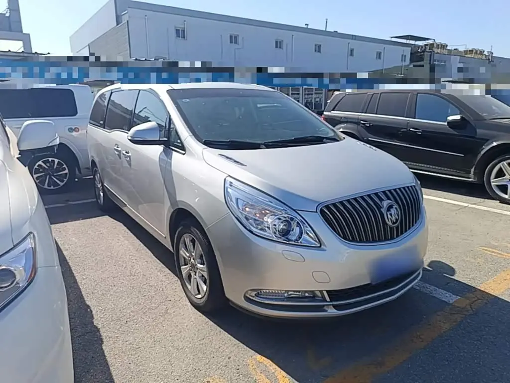 Buick GL8 2016 — Photo 3/19