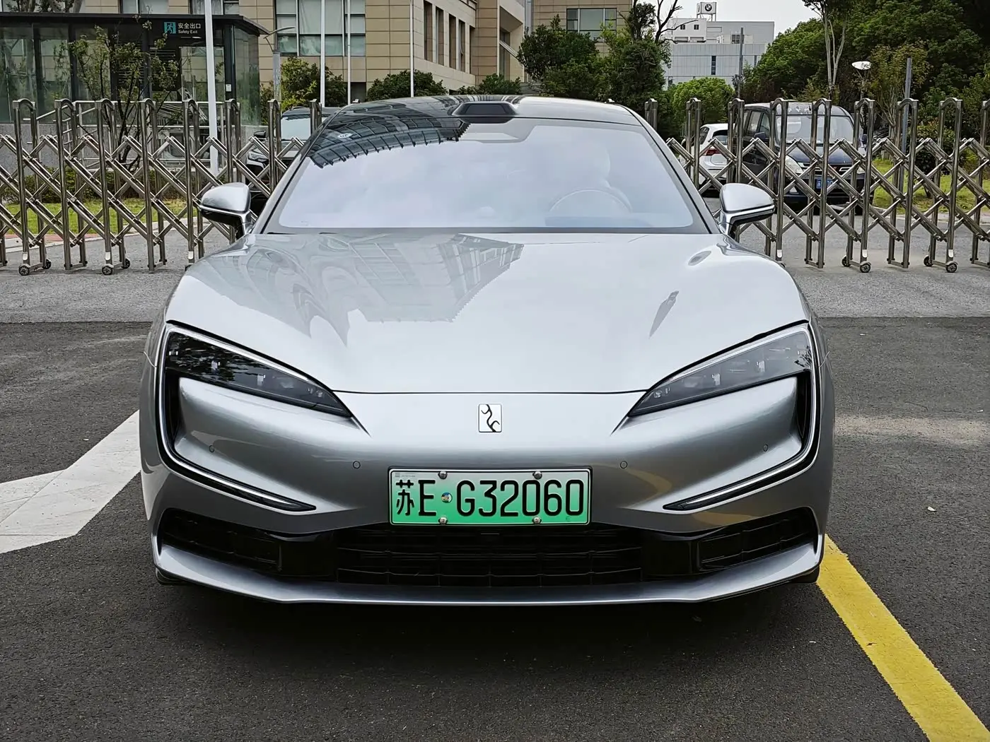 Yangwang U7 2025 — Photo 2/12