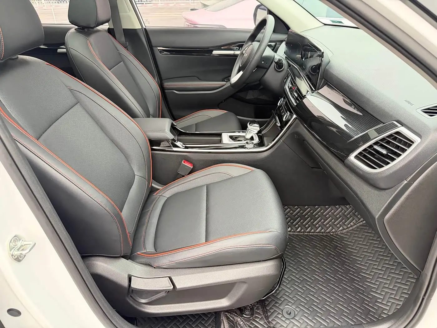 Kia Seltos 2023 — Photo 16/20