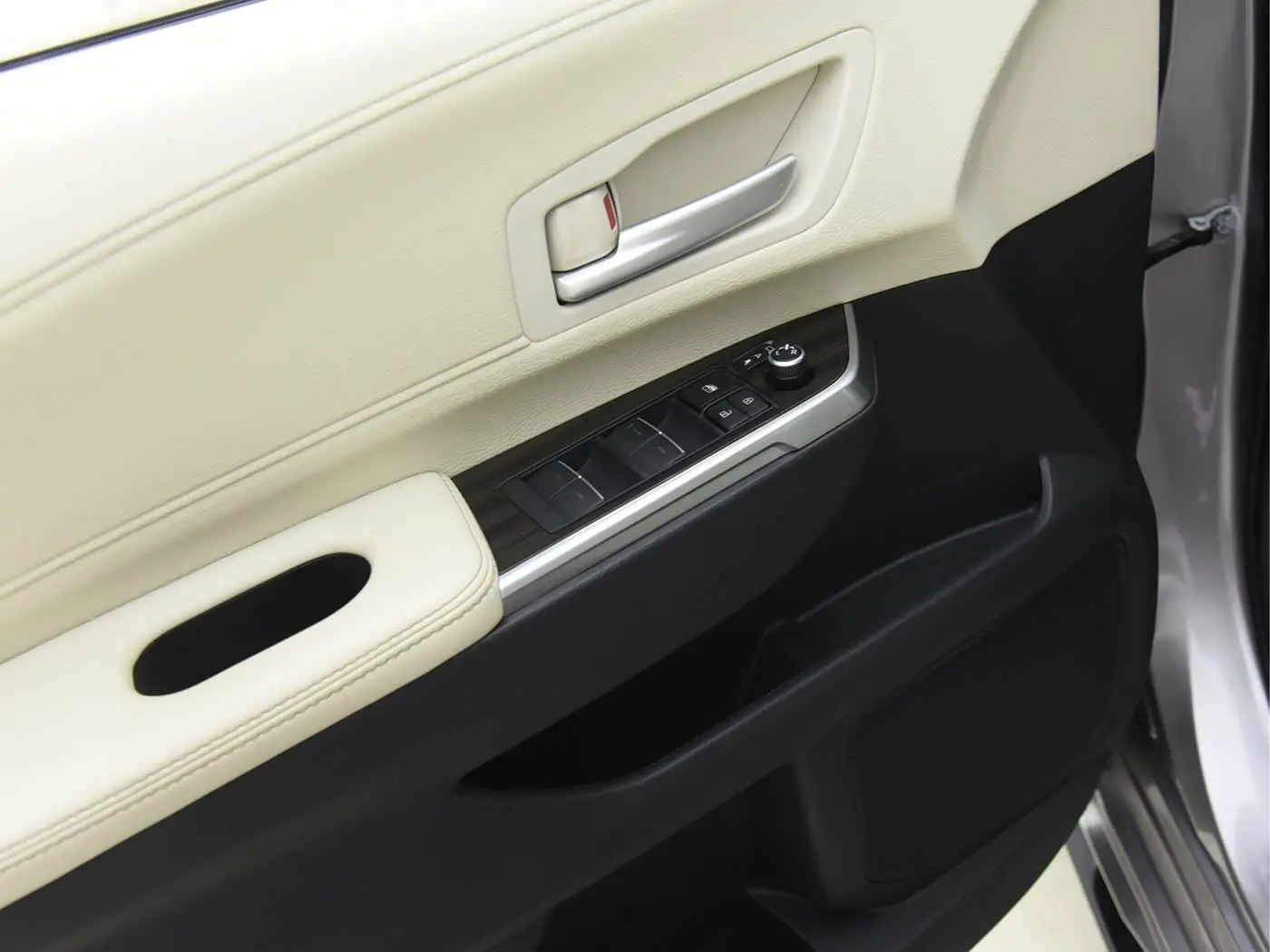 Toyota Sienna 2024 — Фото 10/18