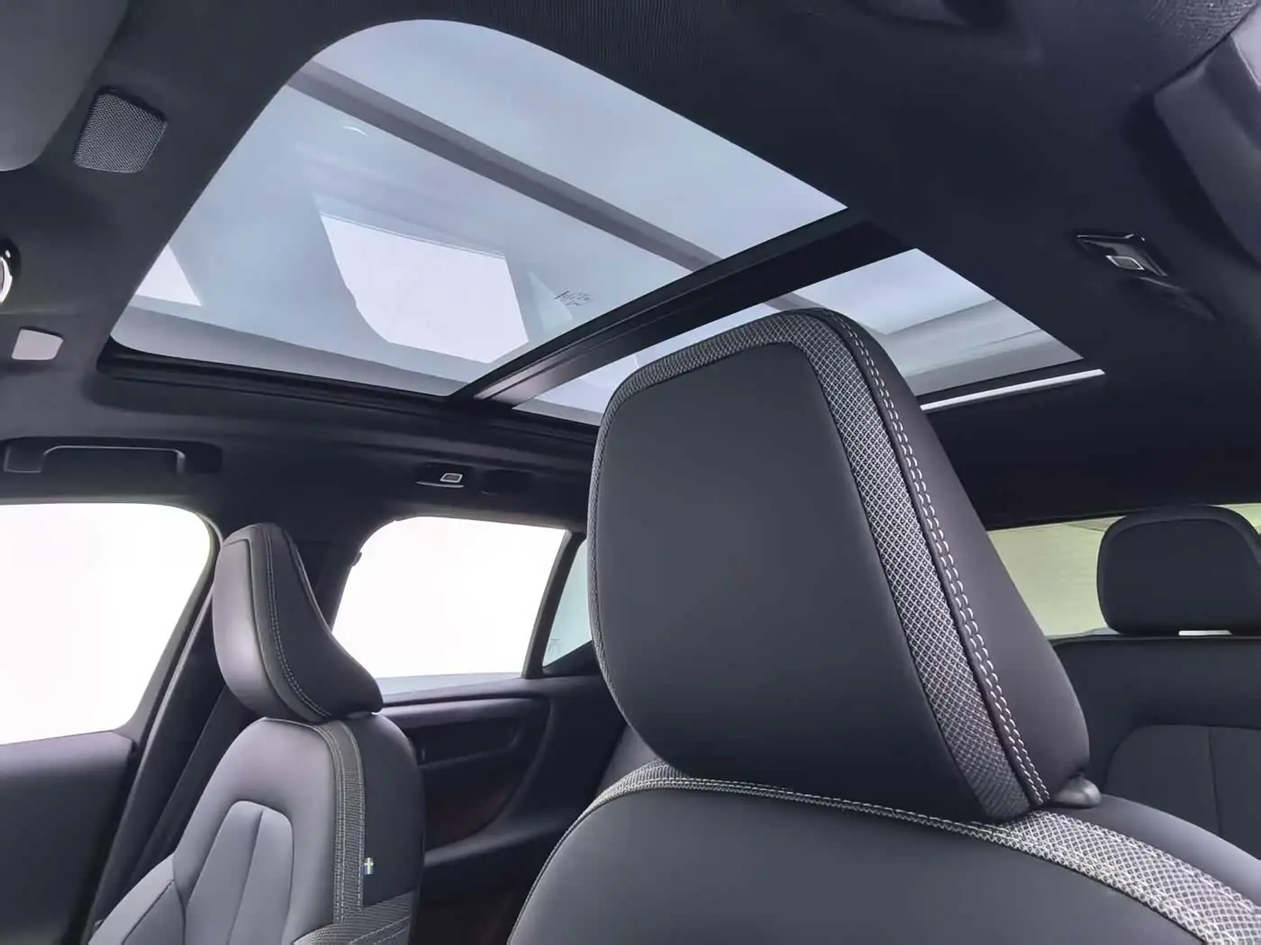 Volvo XC40 2023 — Фото 20/20