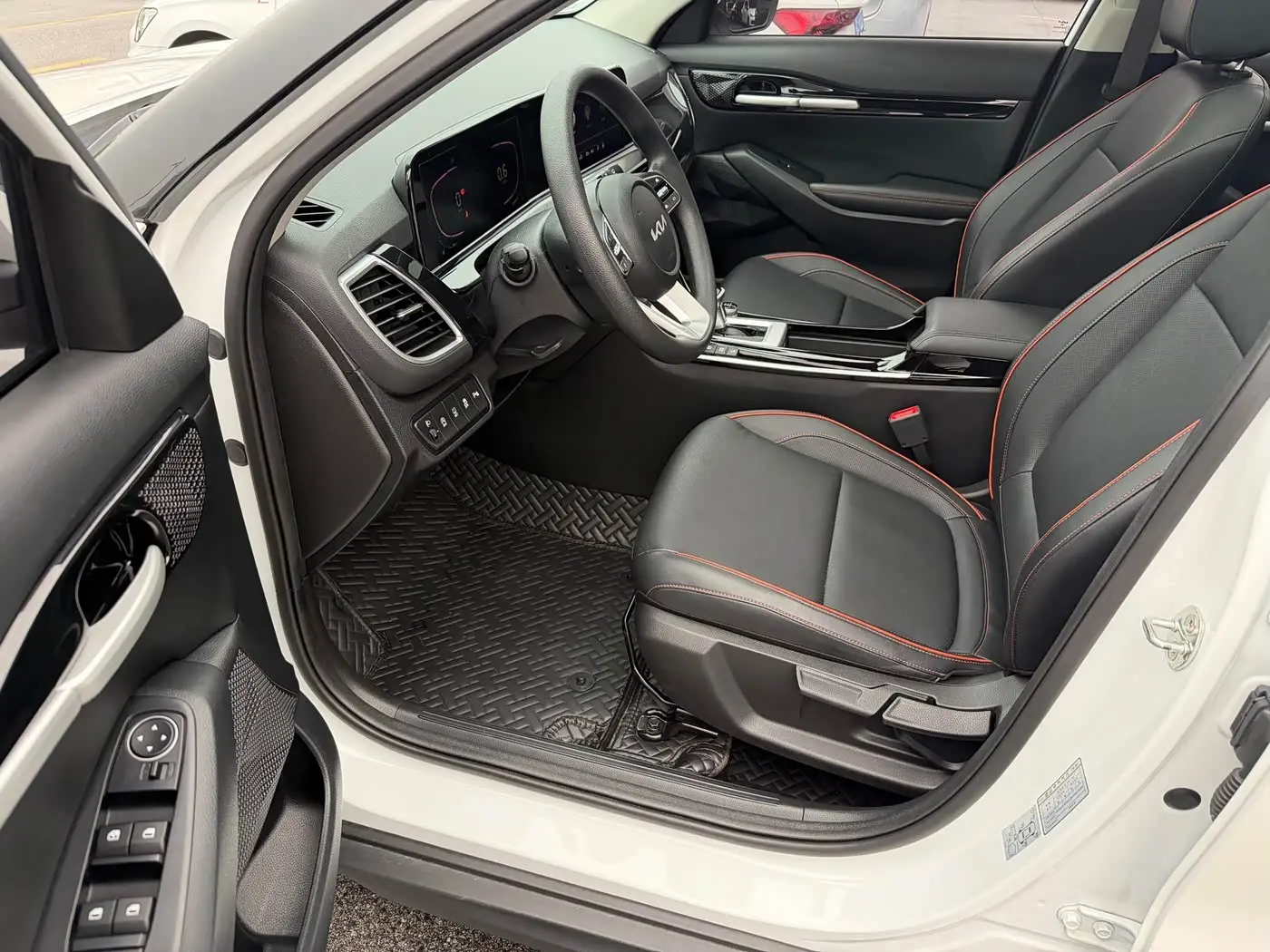 Kia Seltos 2023 — Photo 13/20