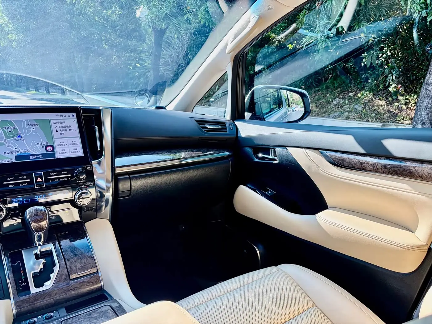 Toyota Alphard 2020 — Photo 11/17