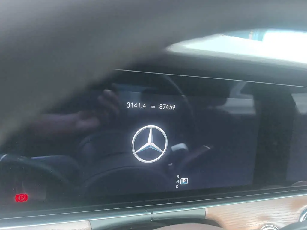 Mercedes-Benz E-Class 2022 — Photo 5/20