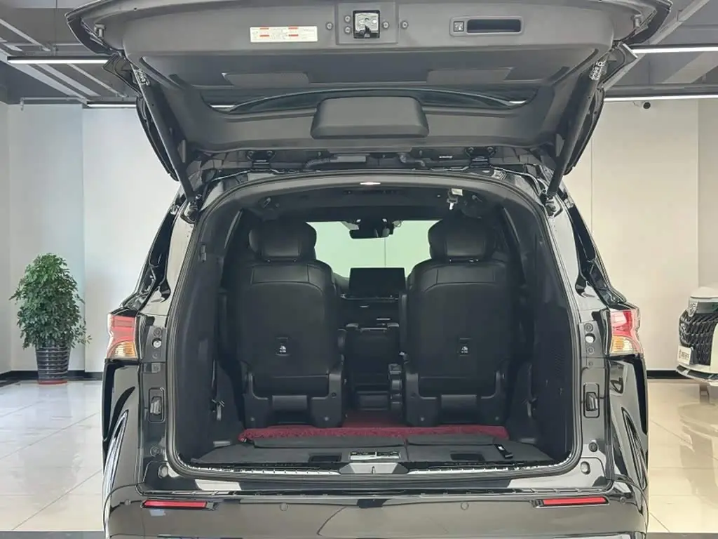 Toyota Sienna 2024 — Photo 2/20