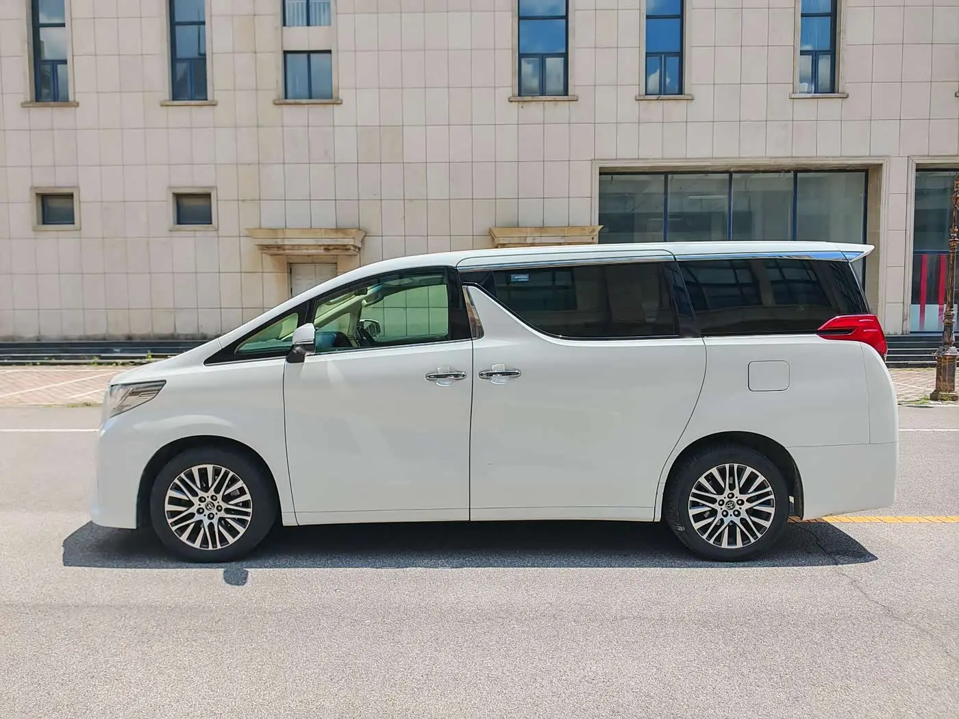 Toyota Alphard 2016 — Фото 6/18