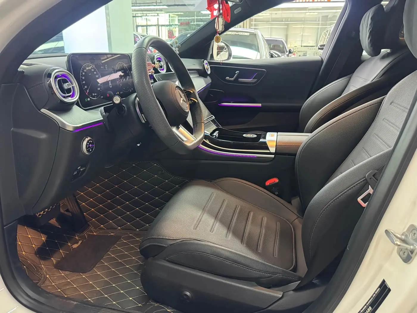 Mercedes-Benz C-Class 2024 — Photo 4/11