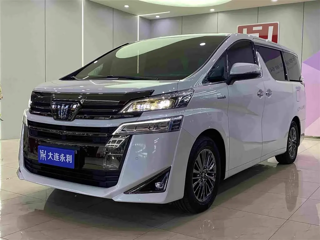 Toyota Vellfire 2023 — Photo 1/18