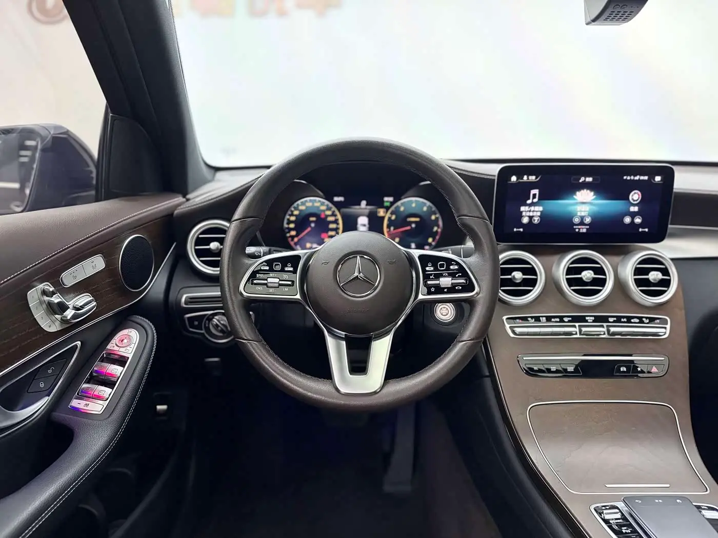 Mercedes-Benz GLC 2022 — Фото 5/17