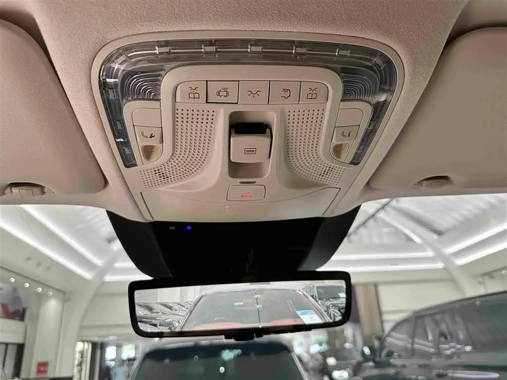Mercedes-Benz V-Class 2023 — Фото 12/20