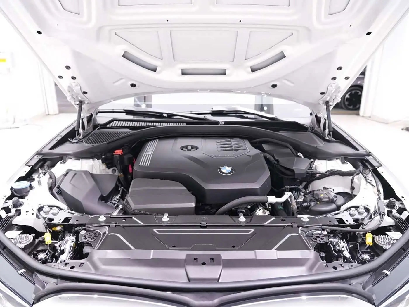 BMW 3 Series 2021 — Photo 18/20