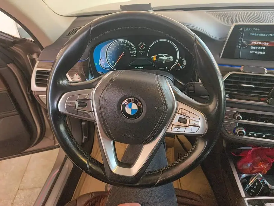 BMW 7 Series 2017 — Фото 15/16