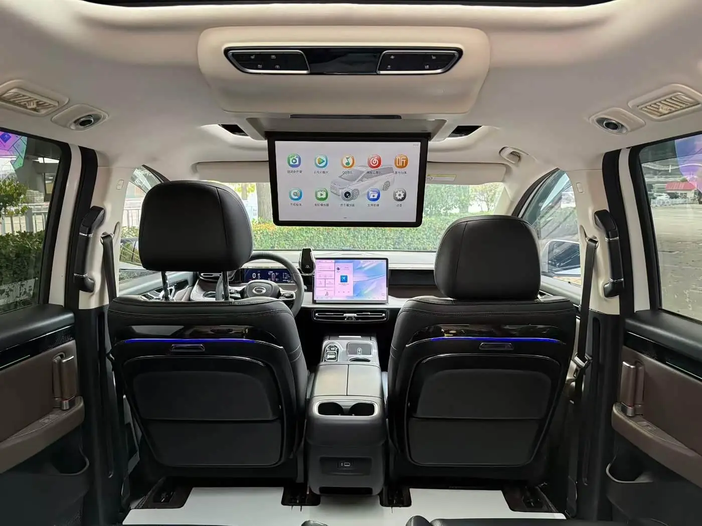 GAC Trumpchi Trumpchi E8 NEV 2024 — Photo 9/9