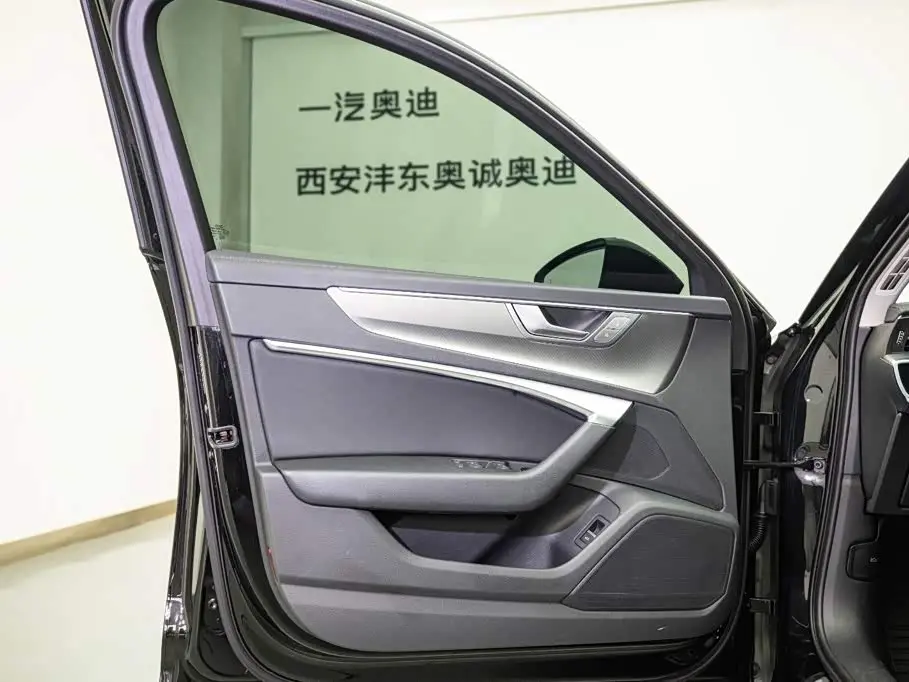 Audi A6L 2025 — Photo 9/20
