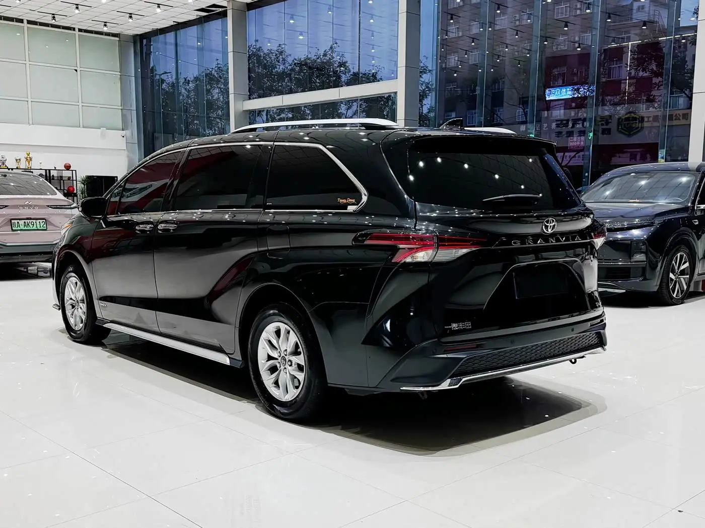Toyota Granvia 2025 — Photo 5/18