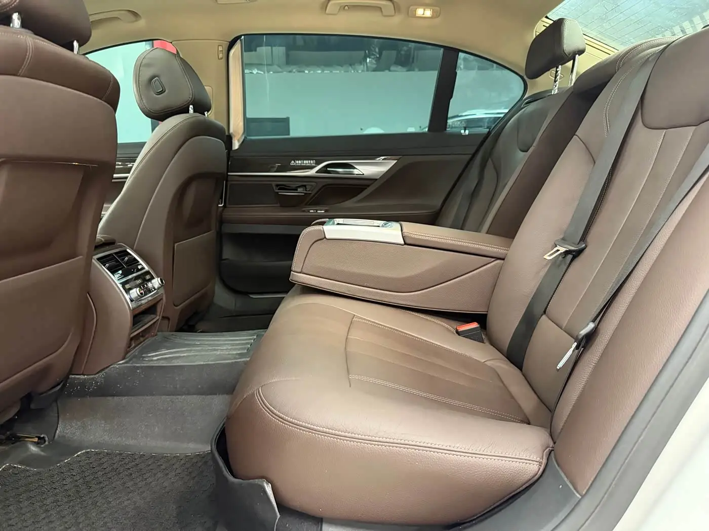 BMW 7 Series 2016 — Фото 14/20