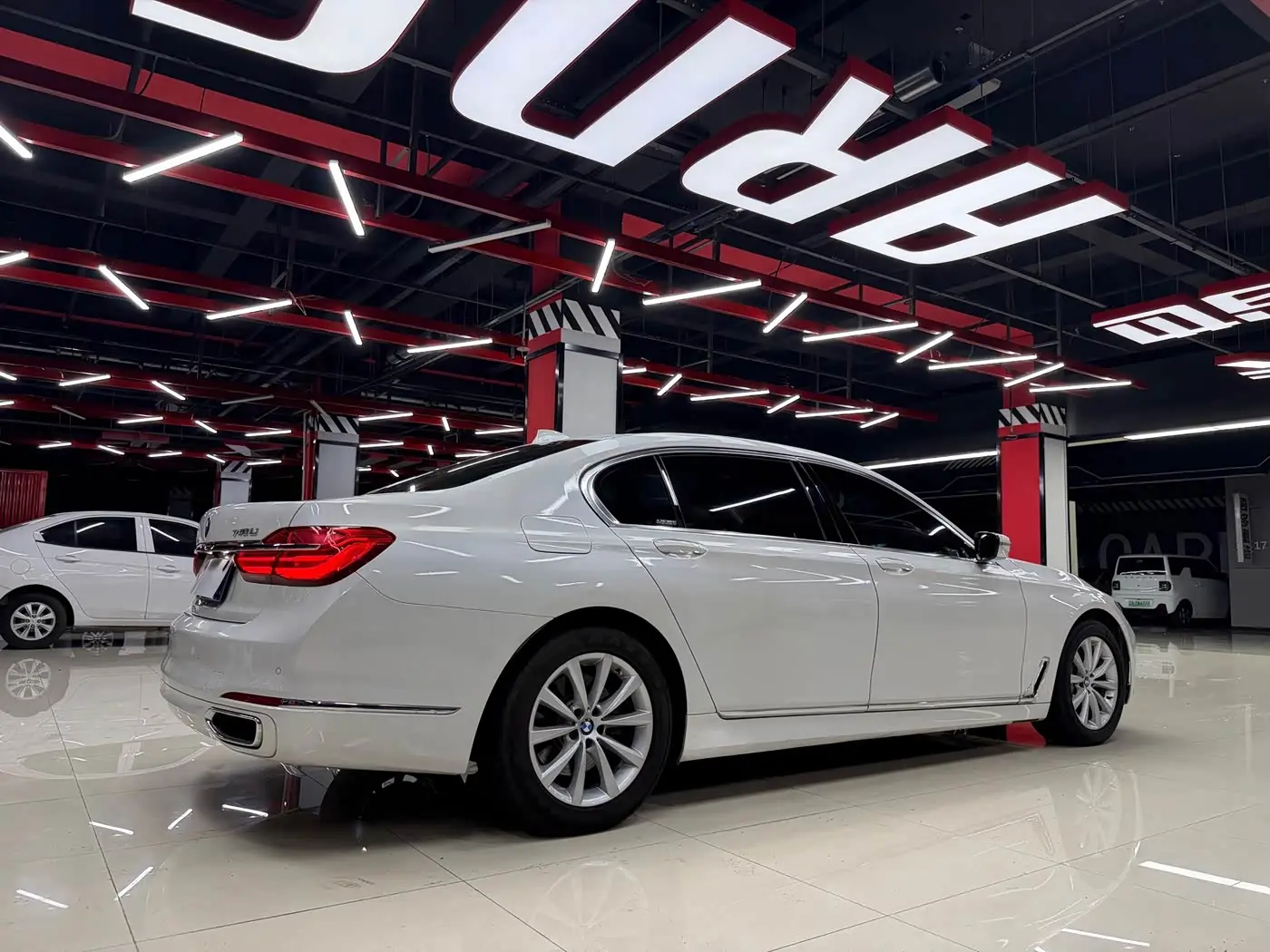 BMW 7 Series 2016 — Фото 8/20