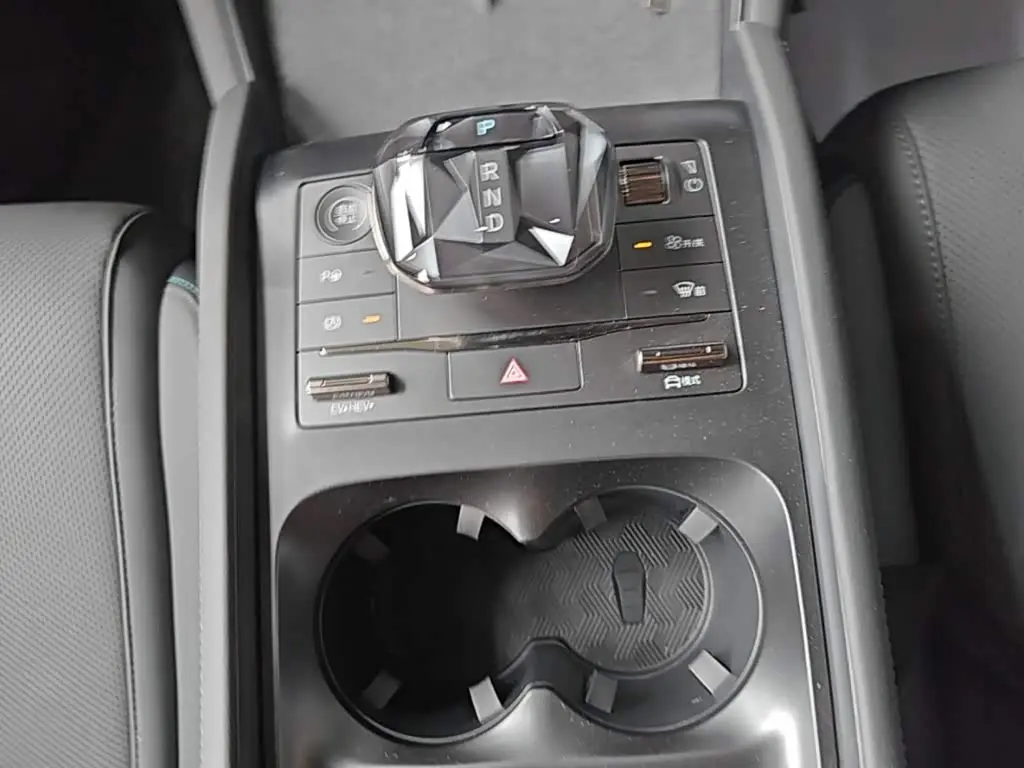BYD Qin L 2025 — Фото 14/20
